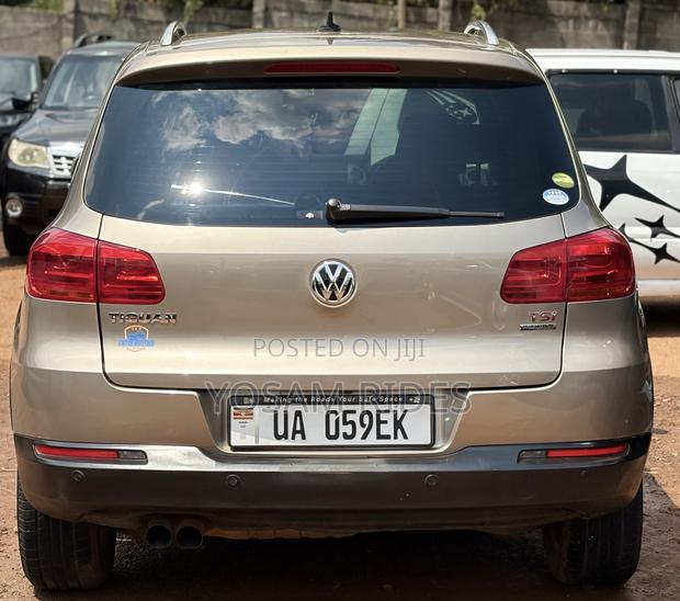 Volkswagen Tiguan 2.0 S 4Motion 2012 Gold