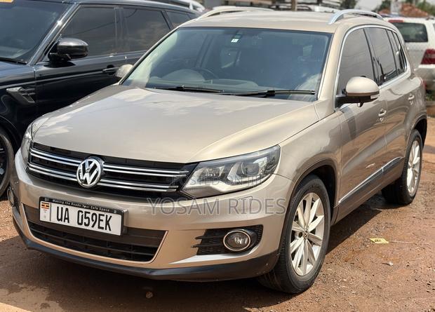 Volkswagen Tiguan 2.0 S 4Motion 2012 Gold