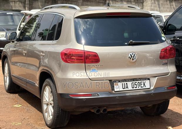 Volkswagen Tiguan 2.0 S 4Motion 2012 Gold