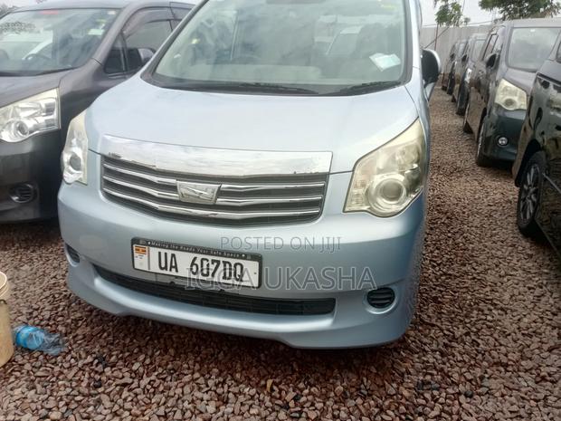 Toyota Noah 2011 Gray