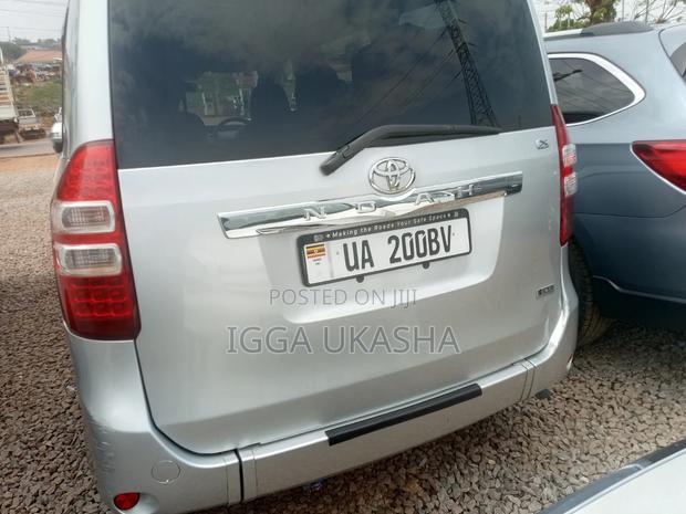 Toyota Noah 2011 Gray