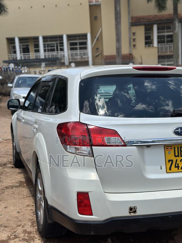 Subaru Outback 2011 White
