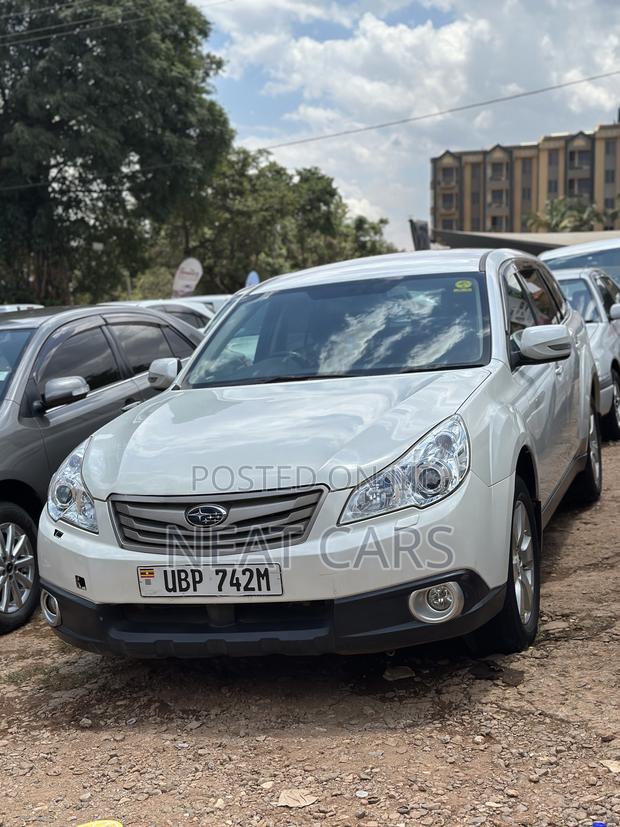 Subaru Outback 2011 White