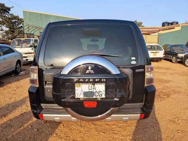 Mitsubishi Pajero 2011 Black