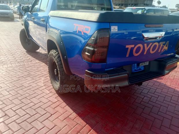 Toyota Hilux 2017 Blue