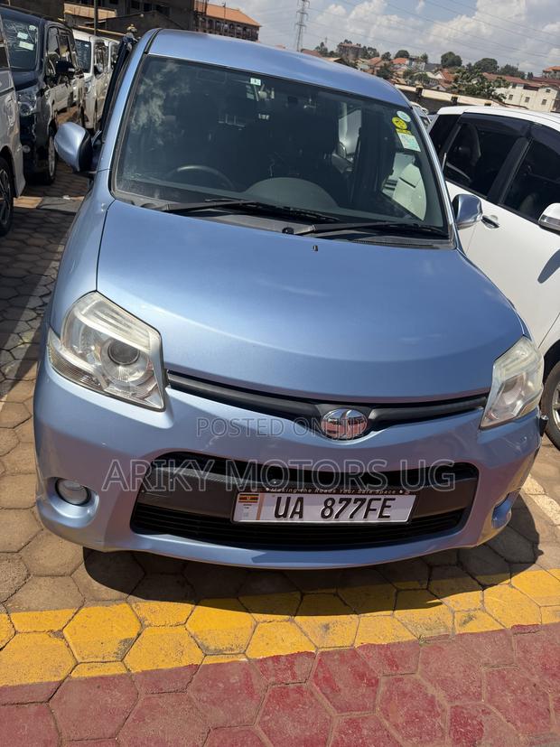 Toyota Sienta 1.5 AWD 2011 Blue