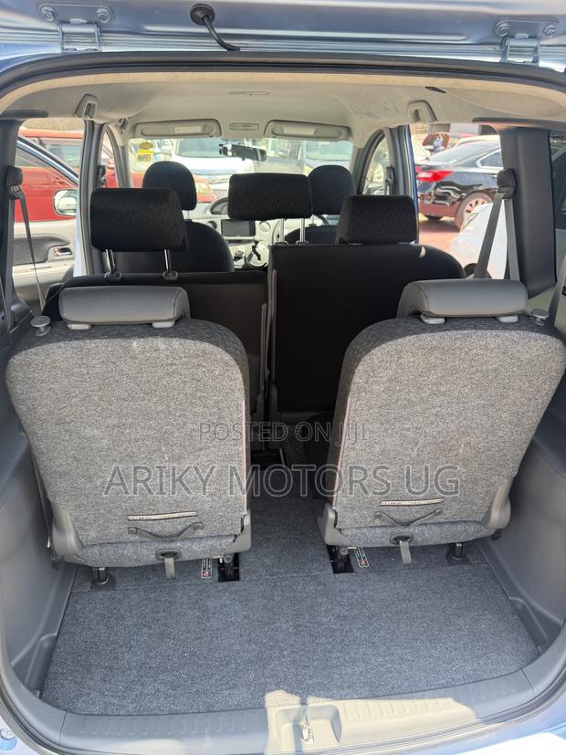 Toyota Sienta 1.5 AWD 2011 Blue