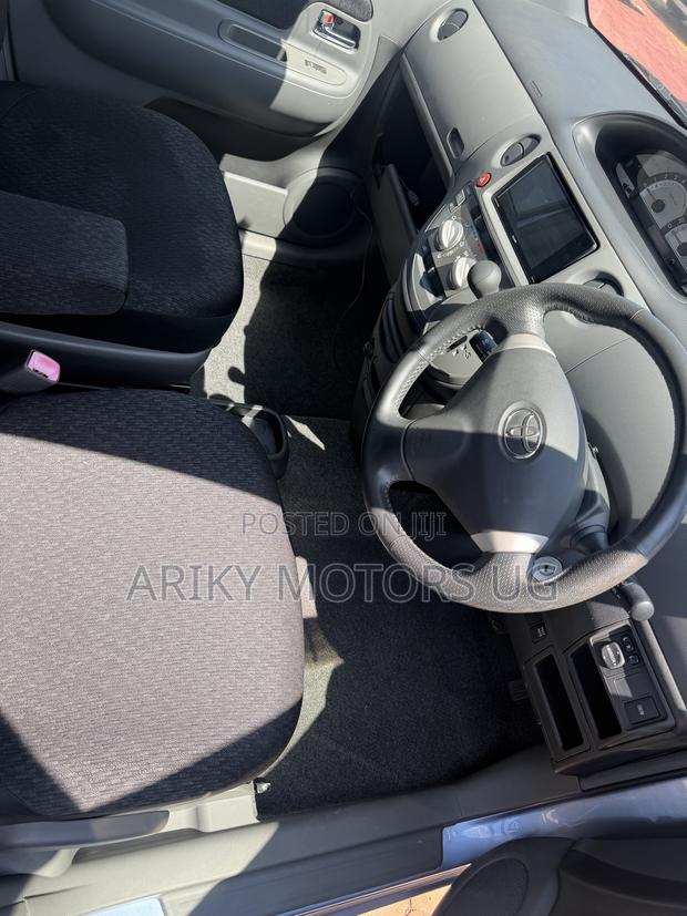 Toyota Sienta 1.5 AWD 2011 Blue
