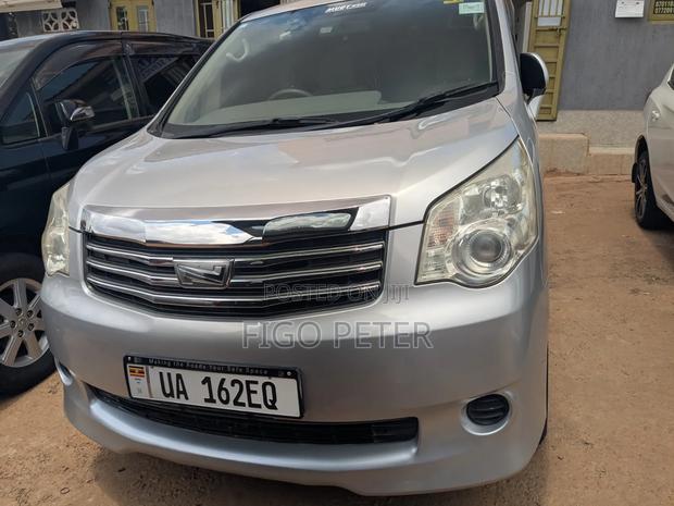 Toyota Noah 2013 Silver