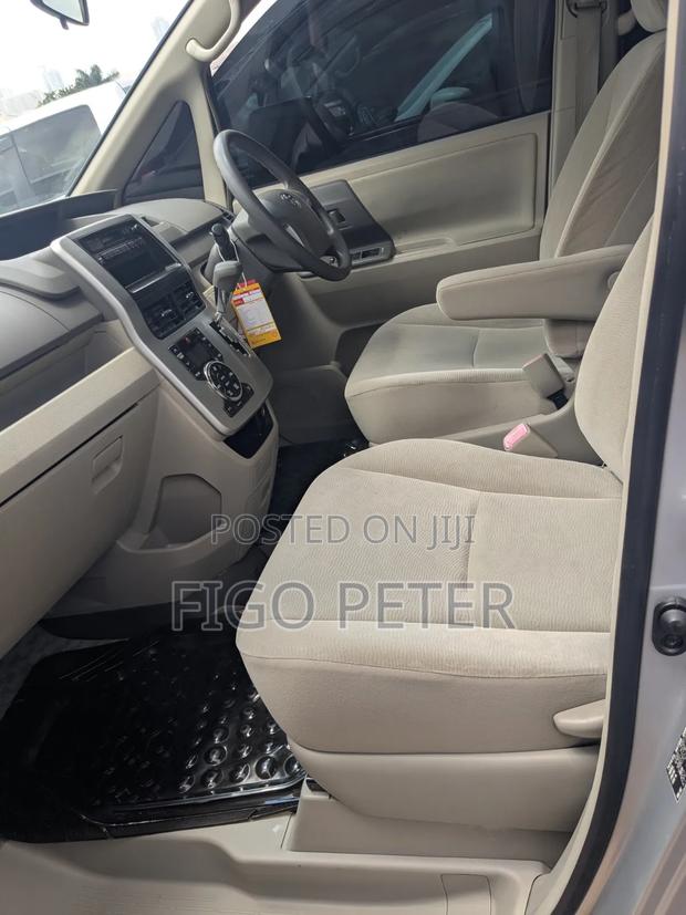 Toyota Noah 2013 Silver
