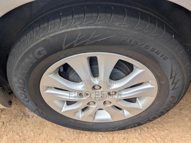 Toyota Noah 2013 Silver
