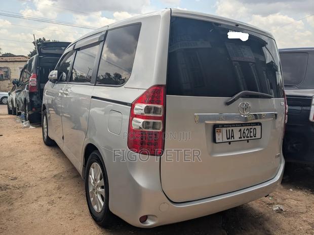 Toyota Noah 2013 Silver