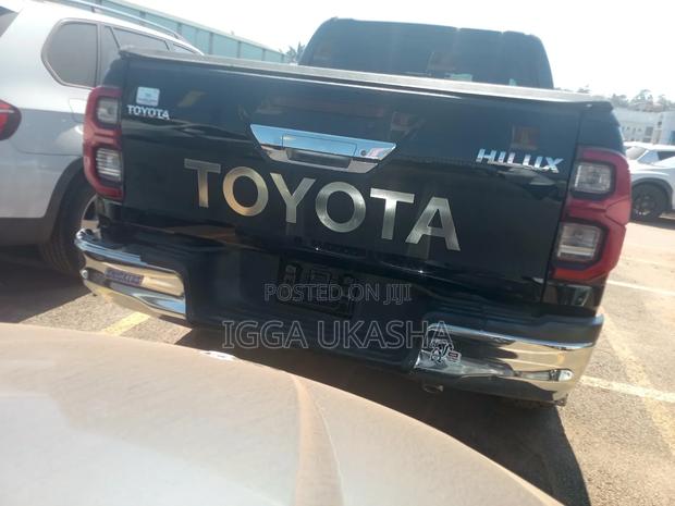 Toyota Hilux 2019 Black