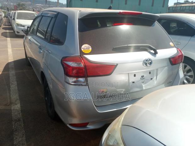 Toyota Corolla Fielder 2017 Silver