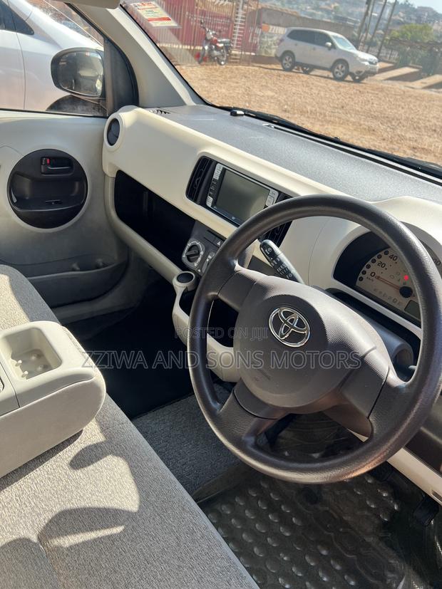 Toyota Passo 1.0 AWD 2016 Maroon