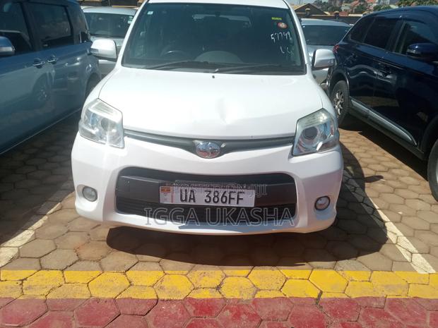 Toyota Sienta 2012 White