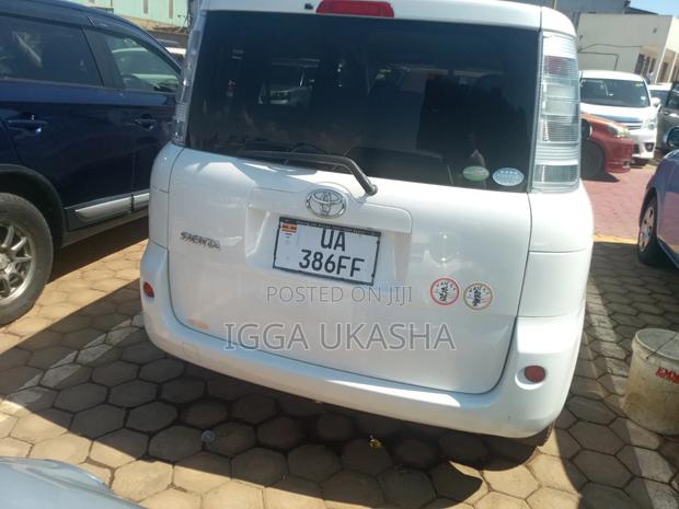 Toyota Sienta 2012 White