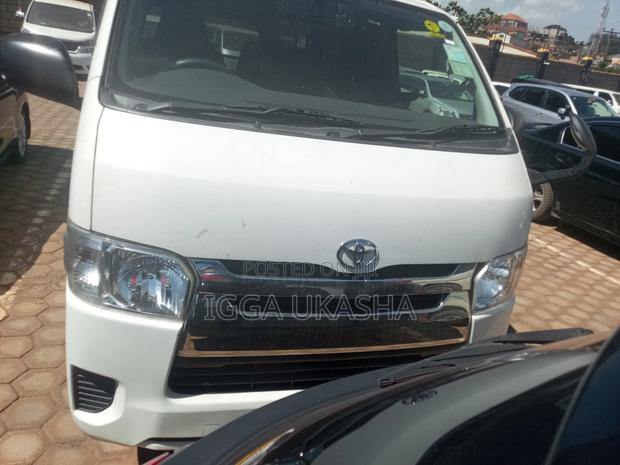 Toyota Grand HiAce 2001 White