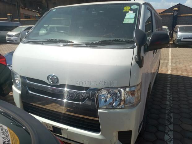 Toyota Grand HiAce 2001 White