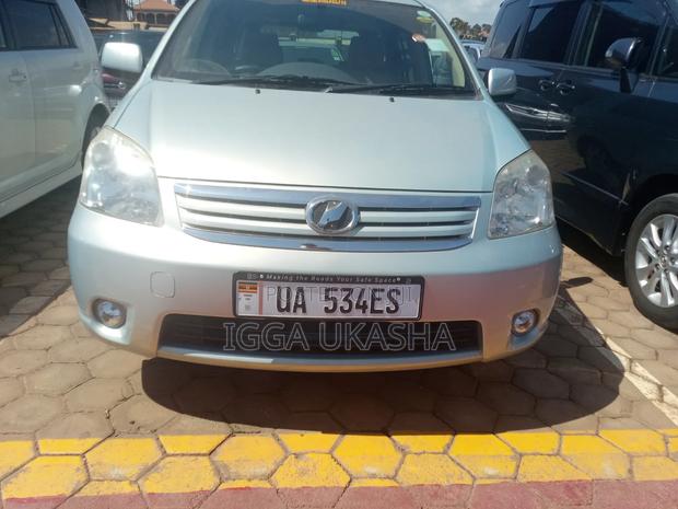 Toyota Raum 2011 Silver