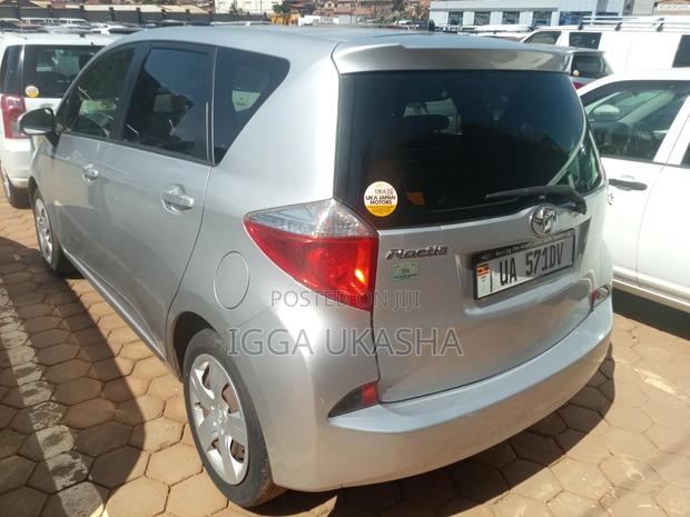 Toyota Ractis 2011 Silver