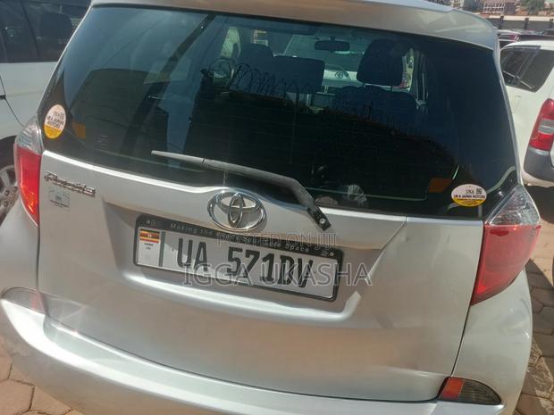 Toyota Ractis 2011 Silver