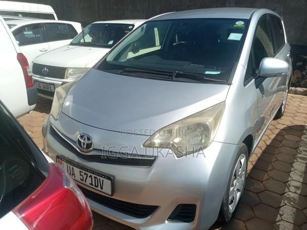 Toyota Ractis 2011 Silver