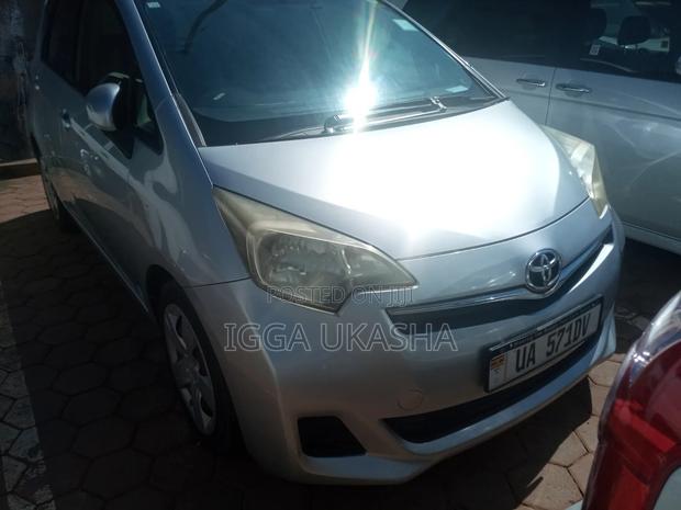 Toyota Ractis 2011 Silver