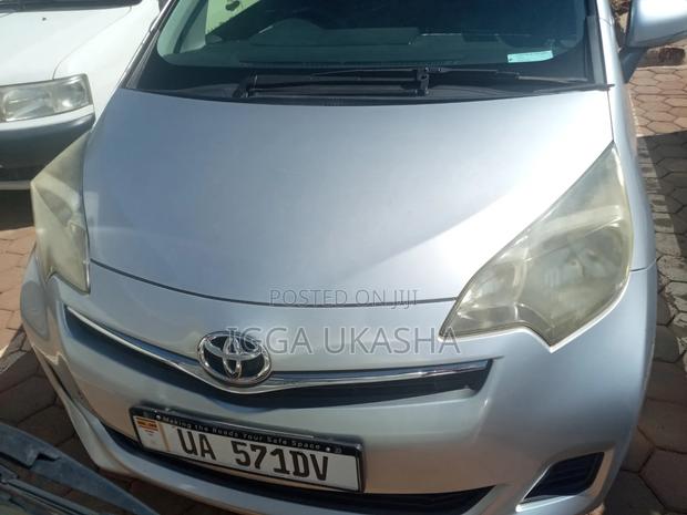 Toyota Ractis 2011 Silver