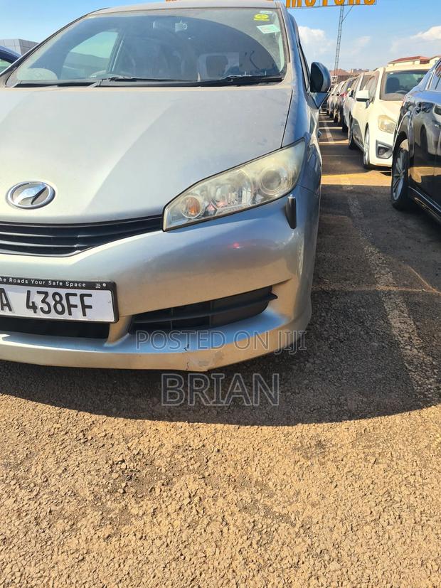 Toyota Wish 2012 Silver