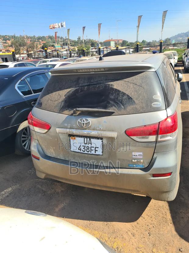 Toyota Wish 2012 Silver