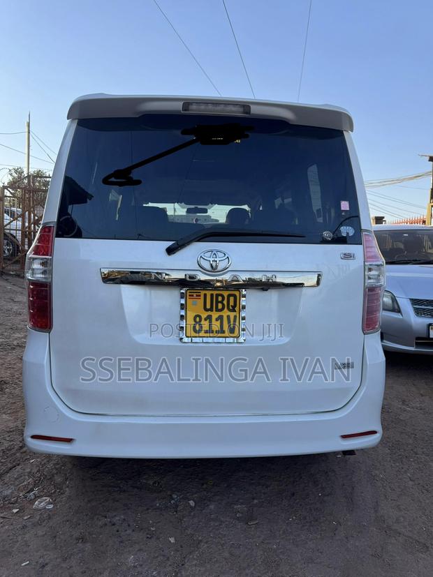 Toyota Noah 2009 White