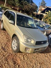 Toyota RAV4 Automatic 2000 Gold for sale