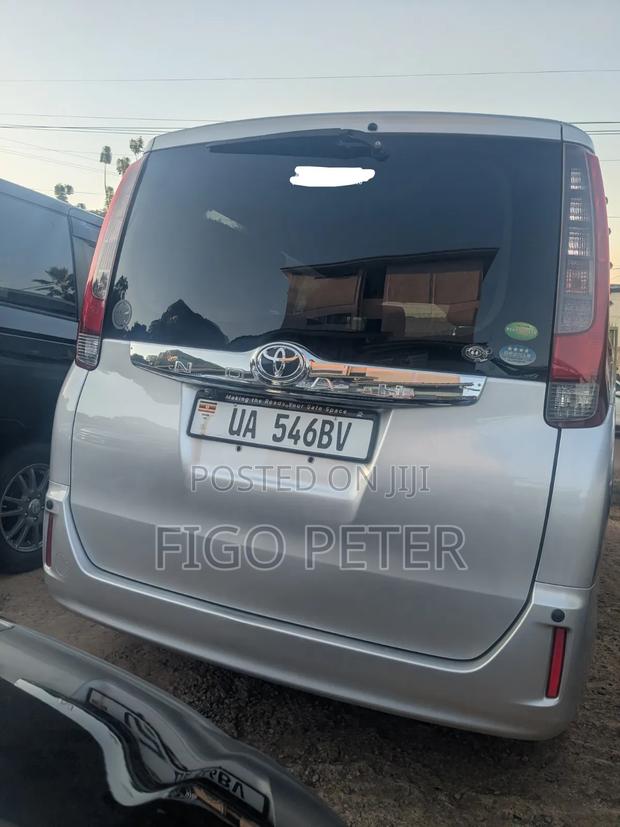 Toyota Noah 2015 Silver