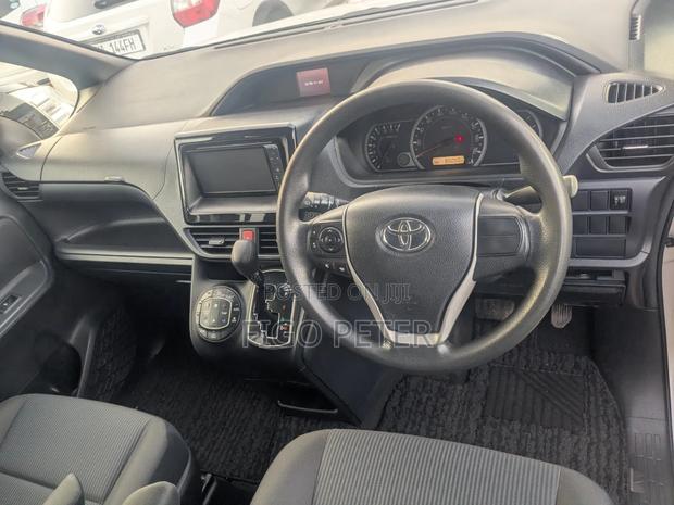 Toyota Noah 2015 Silver