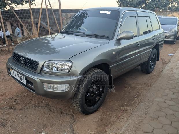 Toyota RAV4 Automatic 2000 Gray