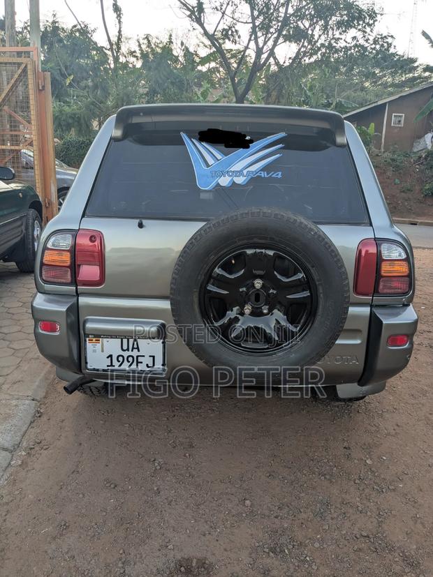 Toyota RAV4 Automatic 2000 Gray