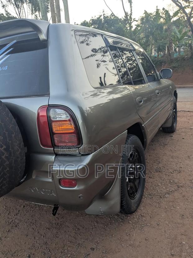 Toyota RAV4 Automatic 2000 Gray