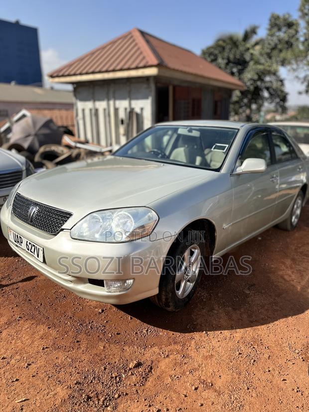 Toyota Mark II 2000 Silver