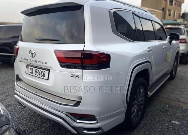Toyota Land Cruiser 2023 White