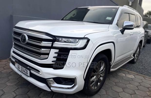 Toyota Land Cruiser 2023 White