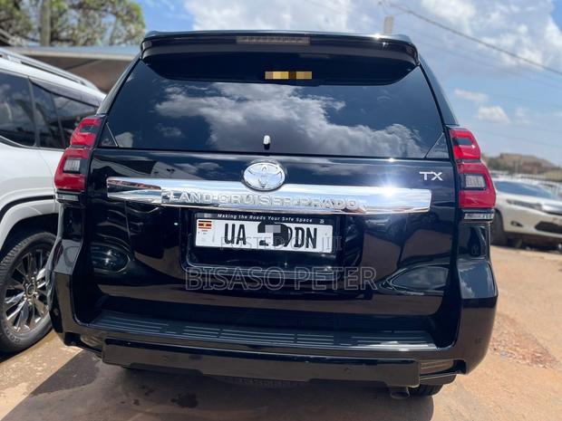 Toyota Land Cruiser Prado 2.8 D-4D 2016 Black