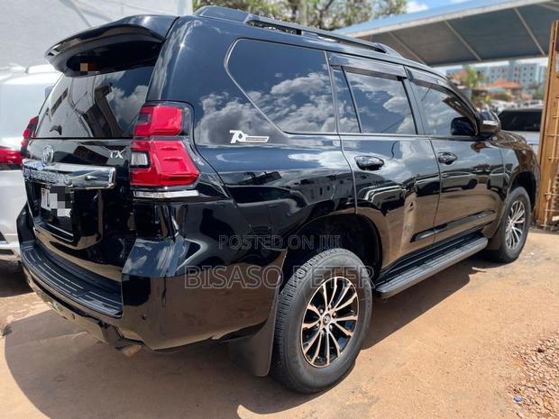 Toyota Land Cruiser Prado 2.8 D-4D 2016 Black