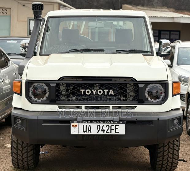 Toyota Land Cruiser 79 Series 2015 White