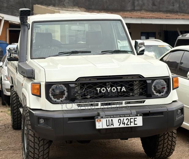 Toyota Land Cruiser 79 Series 2015 White