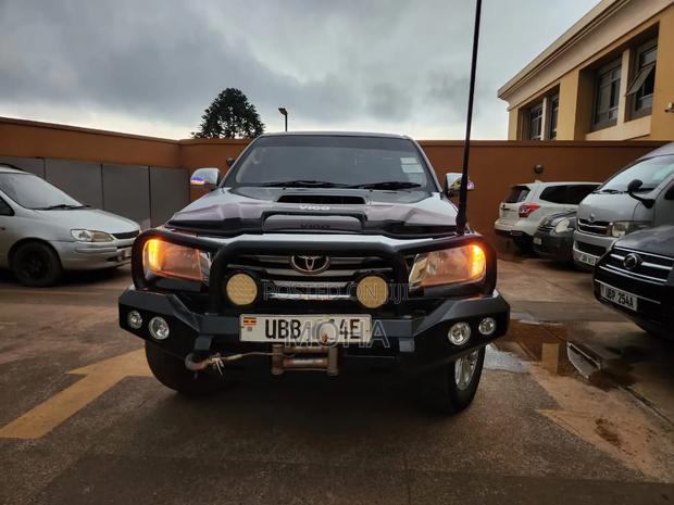 Toyota Hilux 2015 Black