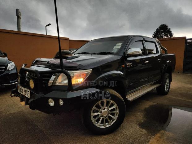 Toyota Hilux 2015 Black