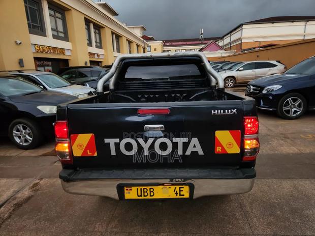 Toyota Hilux 2015 Black