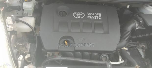 Toyota ISIS 2010 White