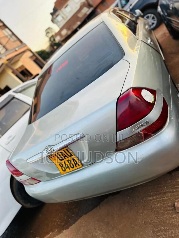 Toyota Mark II 2002 Gray